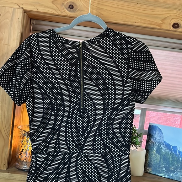 Collective Concept short sleeved dress - Picture 2 of 4